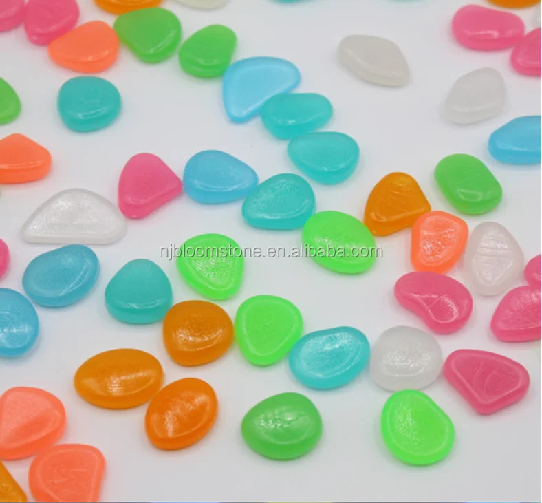 Светящийся камень с галькой