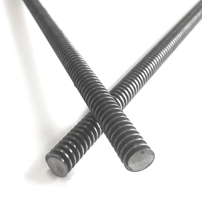 Черный квадратный резьбовой стержень и гайка