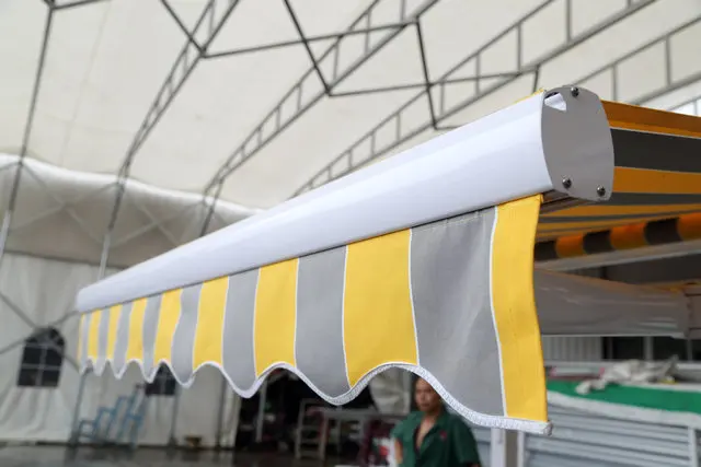Outdoor Sun Rain Protect Electric Folding Arm System Retractable Awning