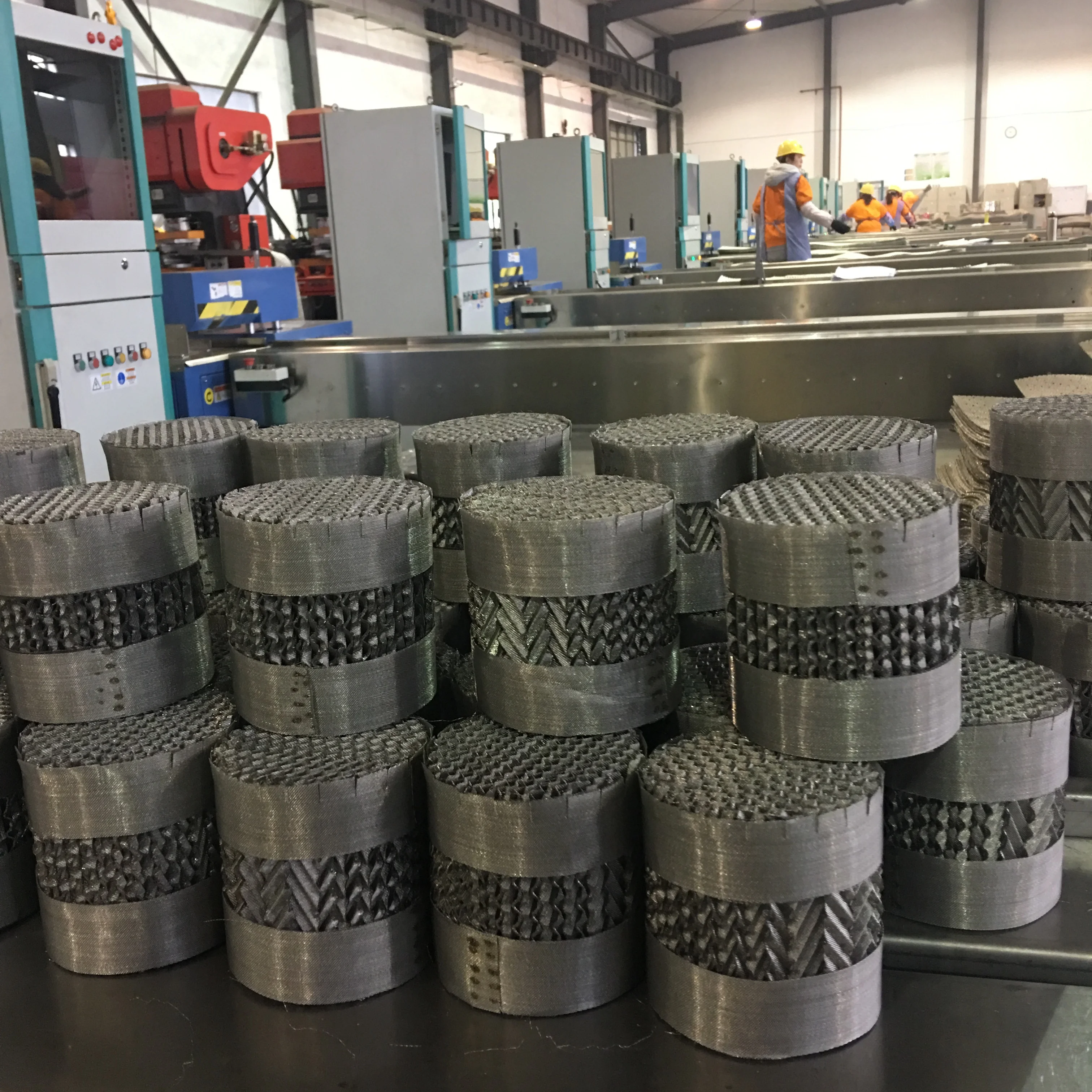 Small Diameter Gauze Structured Packing for Small Columns