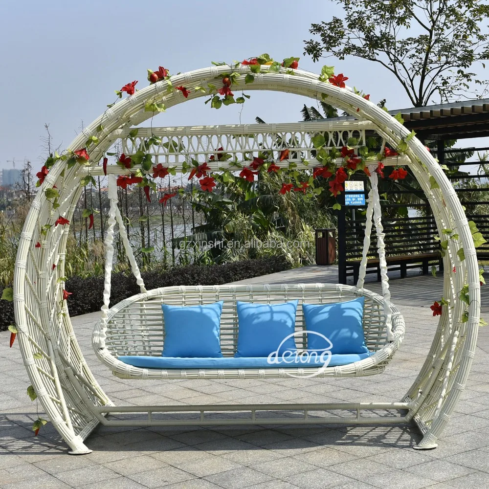 China manufacturer 2016 new patio furniture oval rattan hanging leisure swing with waterproof cushion