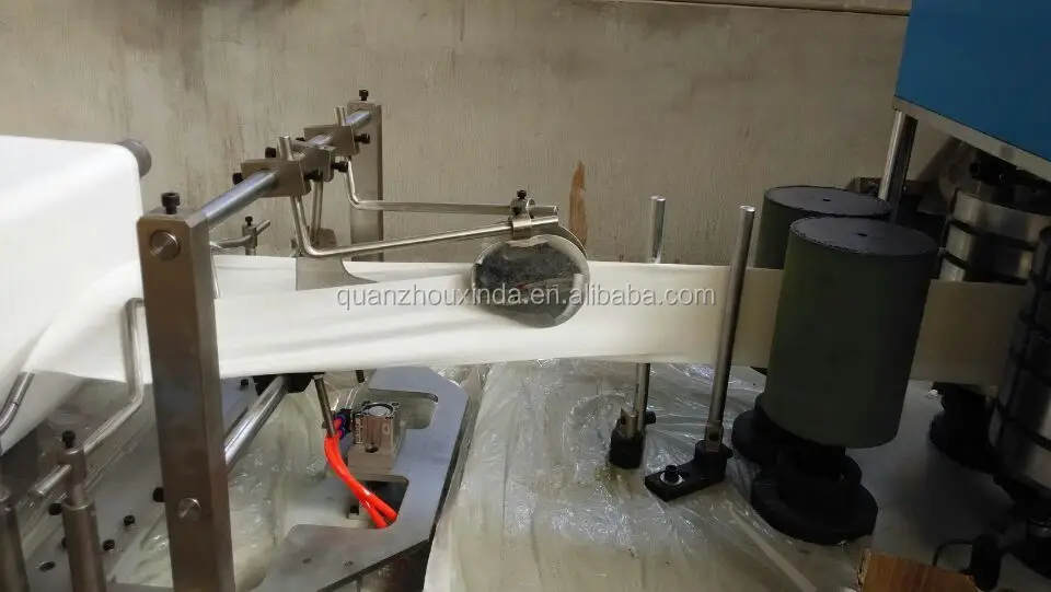 Medical Multi Colors Waterproof Disposable No Tie Folding Paper Dental Bibs & Dental Napkin Tissue Cutting and Making Machine