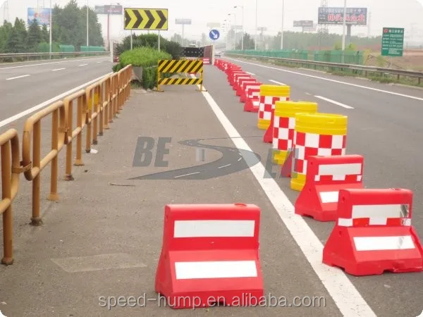 High Light Pe Small Water Filled Plastic Concrete Safety Road Block Barrier