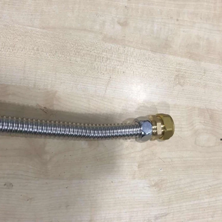 Нержавеющая сталь 304 изолированный гибкий термостойкий черный шланг для солнечной системы