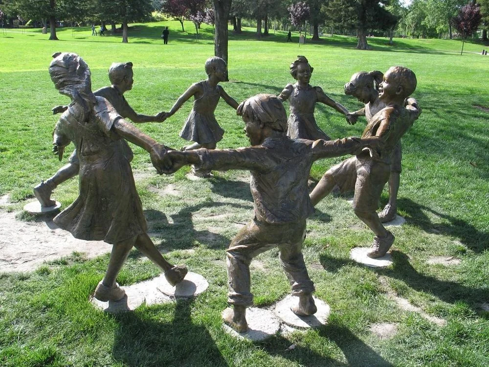 Wholesaler Lifesize Custom Made Factory Offer Garden Playing Children Bronze Kids Sculpture