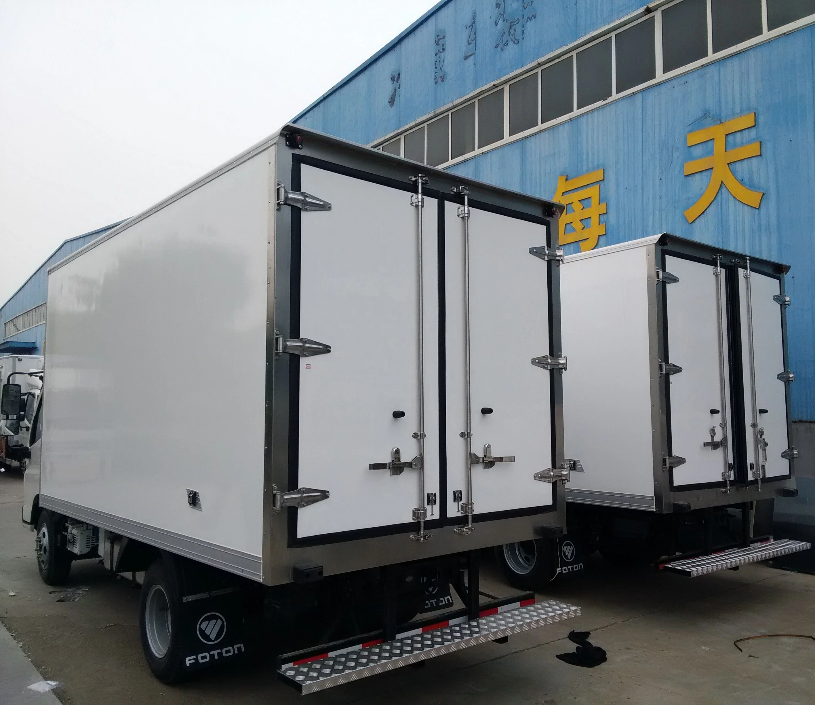 refrigerator  /cool  truck /frozen truck box with refrigeration unit