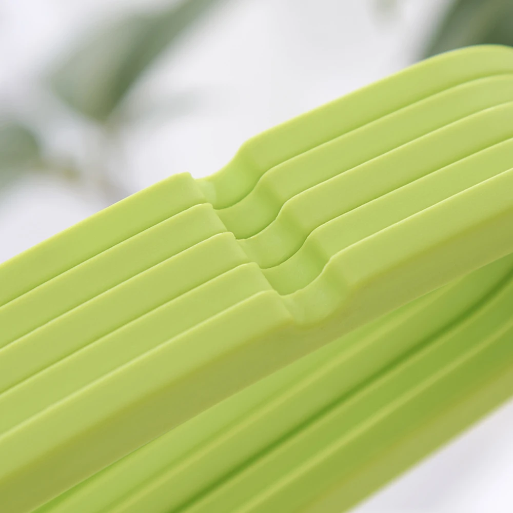 Wholesale recycled non slip mini shirt cloth tubular plastic hanger for clothes