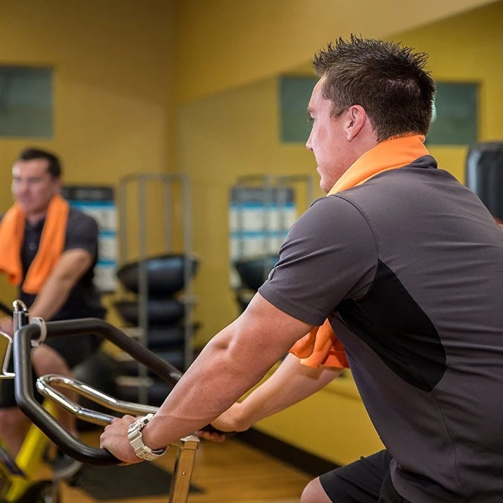 
China Super absorbent microfiber sports towel with carry bag and hanging loop 