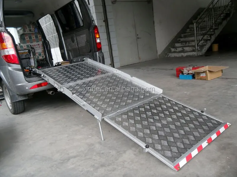 Handicap Accessible Aluminum Manual Wheelchair Folding Ramp For Van Minivan Loading Car Lift Ramp For Disabled Ce Certificate