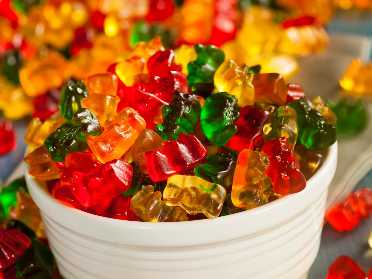 Gummy vitamin manufacturers bear gummy for skin whitening