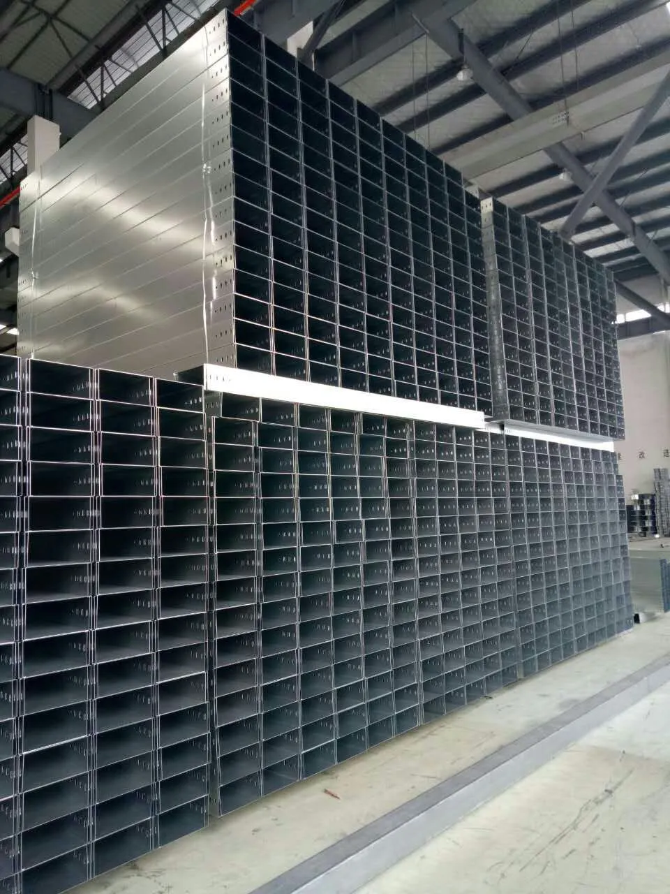  Багажник кабеля/тросик/разница между кабельным лотком и тросиком