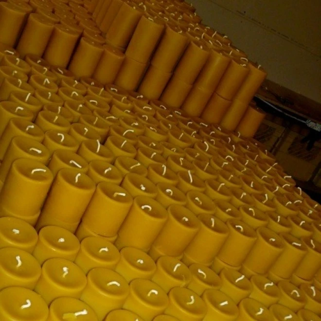 
cheap price natural smell pillar shaped 100% pure beeswax candle 