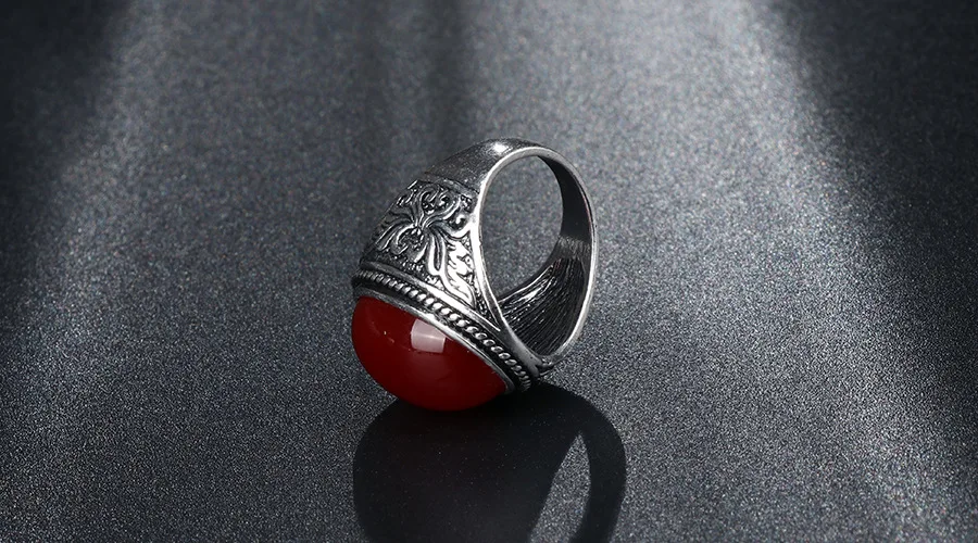 Huilin Customized Vintage Black Titanium Zircon Inlay Natural Opal Ring Female Gold Ring