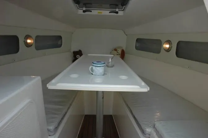 Hot Sale 7.65m Fiberglass Pleaure Speed Yacht