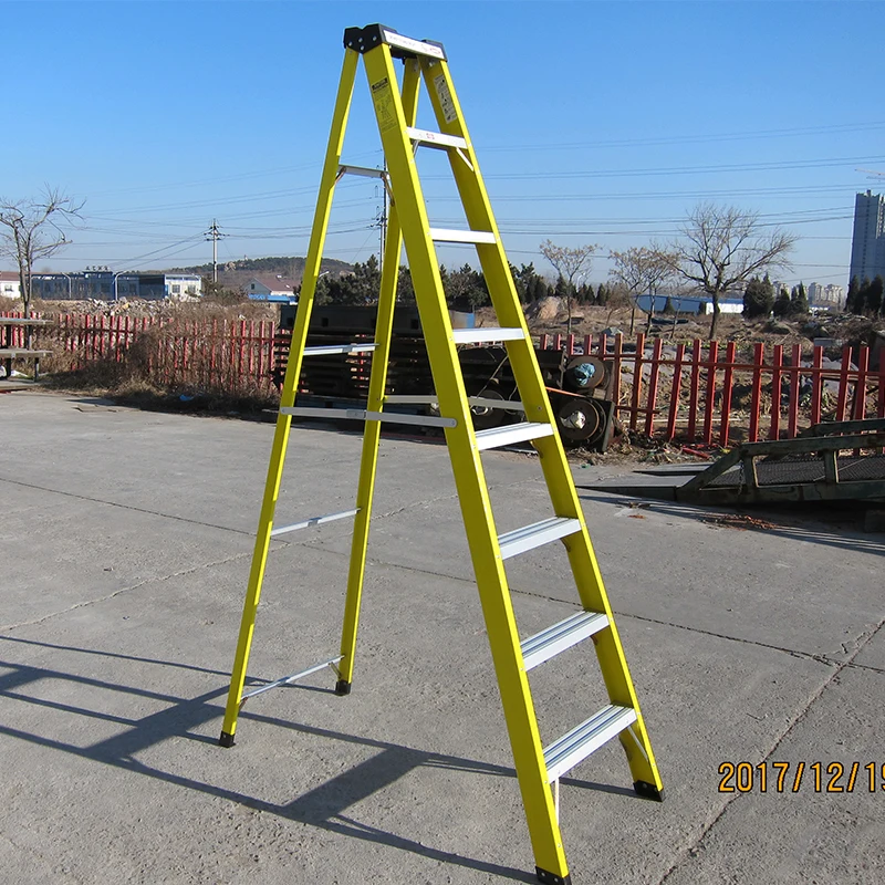 Light weight 300 lb load capacity triangle fiberglass ladder