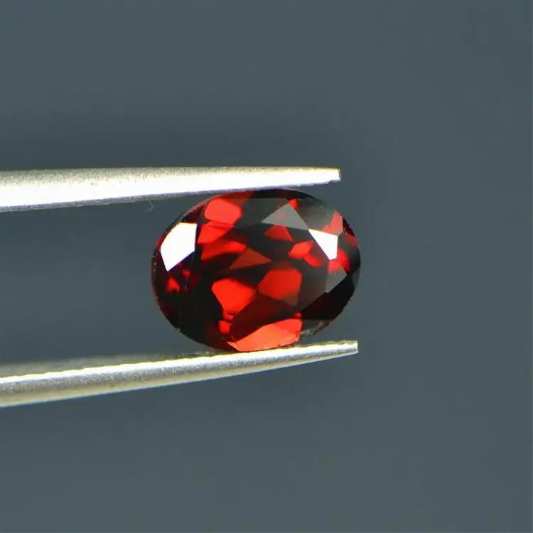 Wholesale Oval-shape Pigeon Blood Red Color  Natural Garnet Stone Loose Gemstone 6*8mm with Best Quality and Best Price