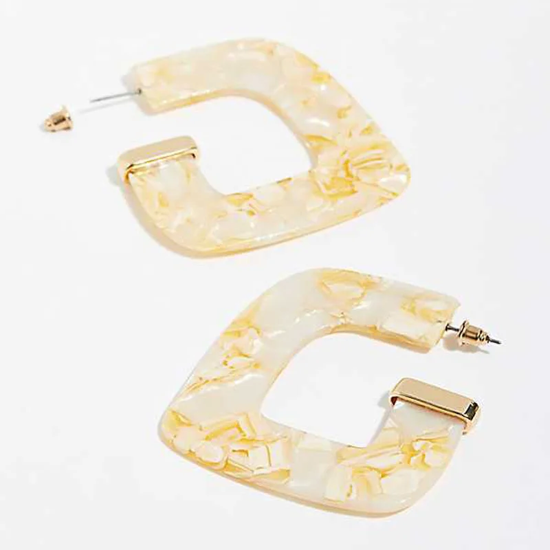 European and American hot wholesale huge C shaped hoop earrings, split resin and tortoiseshell jewelry for women.