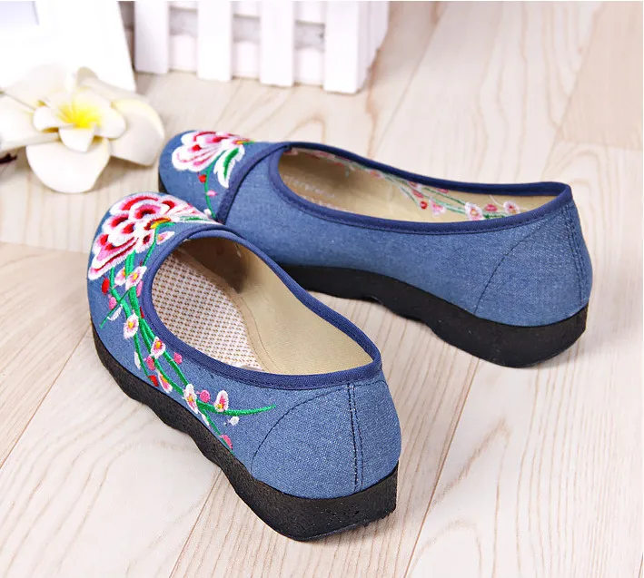 Hot Women Embroidery Chinese Style Casual Flat Shoes
