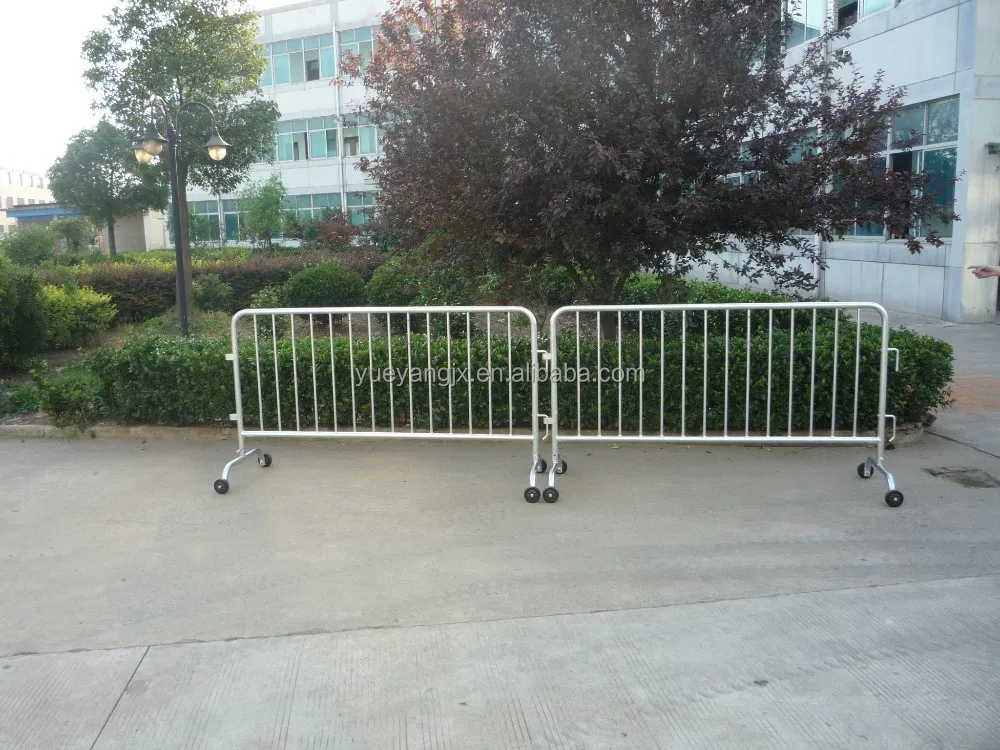 Road Safety Galvanized Steel Mobile Barrier With Wheels