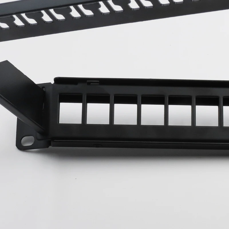 OEM 24 Competitive Price Cat 6 Enclosed Patch Panel from Yueqing