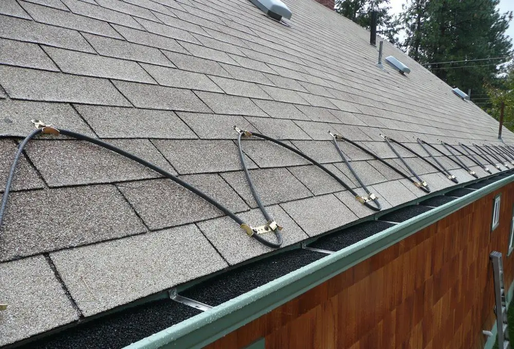 Саморегулирующийся нагревательный кабель для крыши
