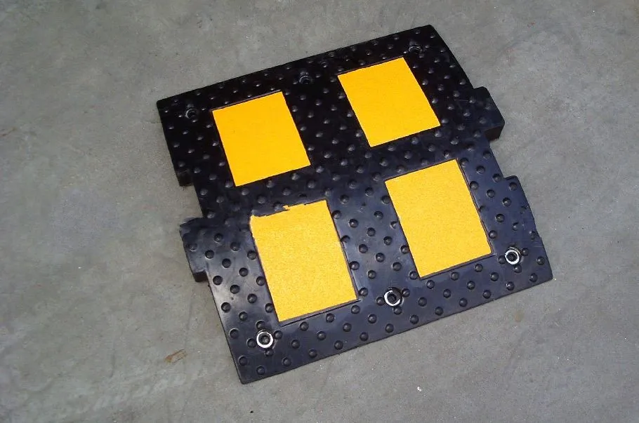 CE Rosh certificated rubber road hump 500*500*50mm, Speed bump