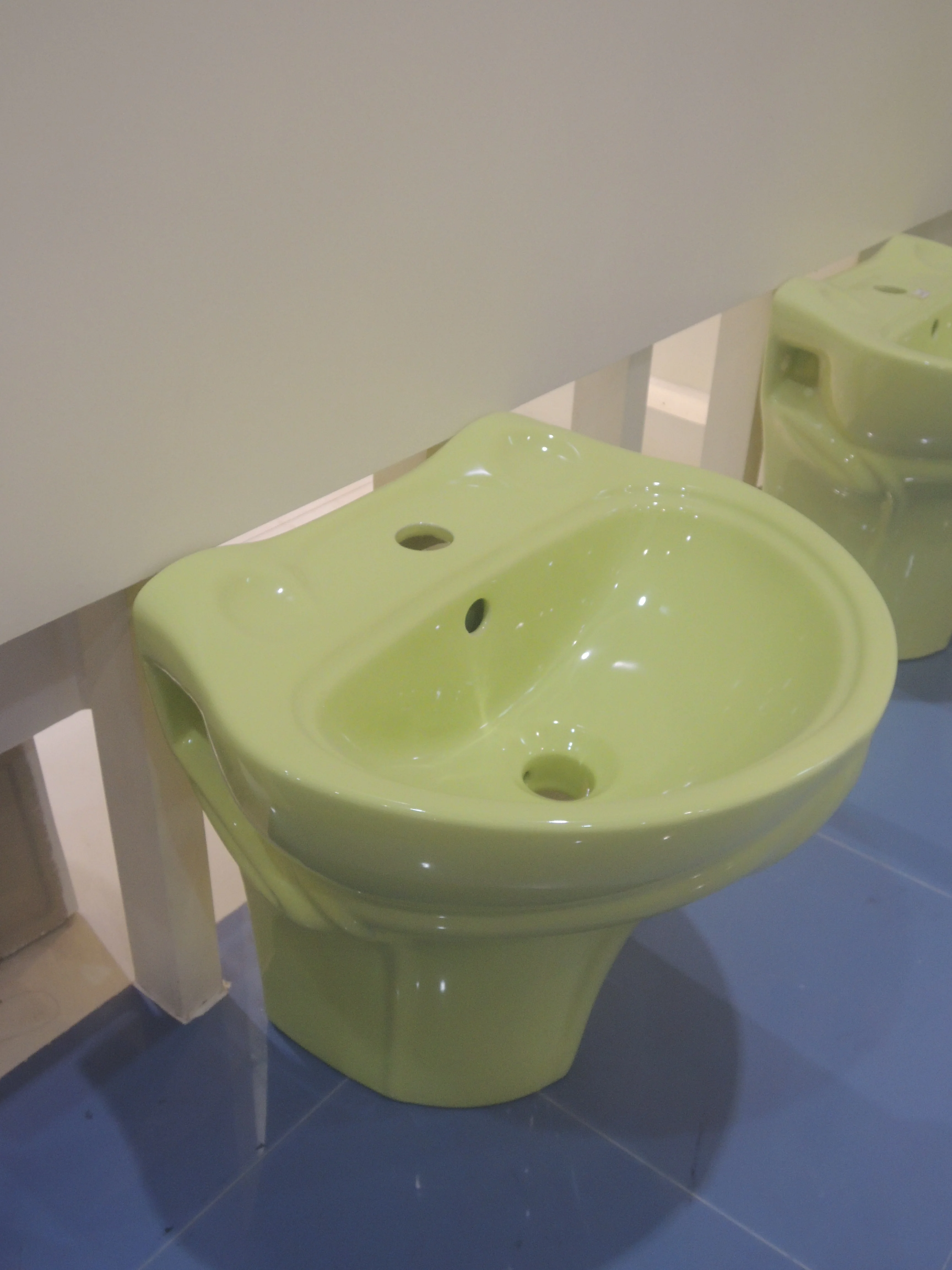 Sanitary Ware New Design Ceramic Bowl Green Frog Porcelain Wash Basin