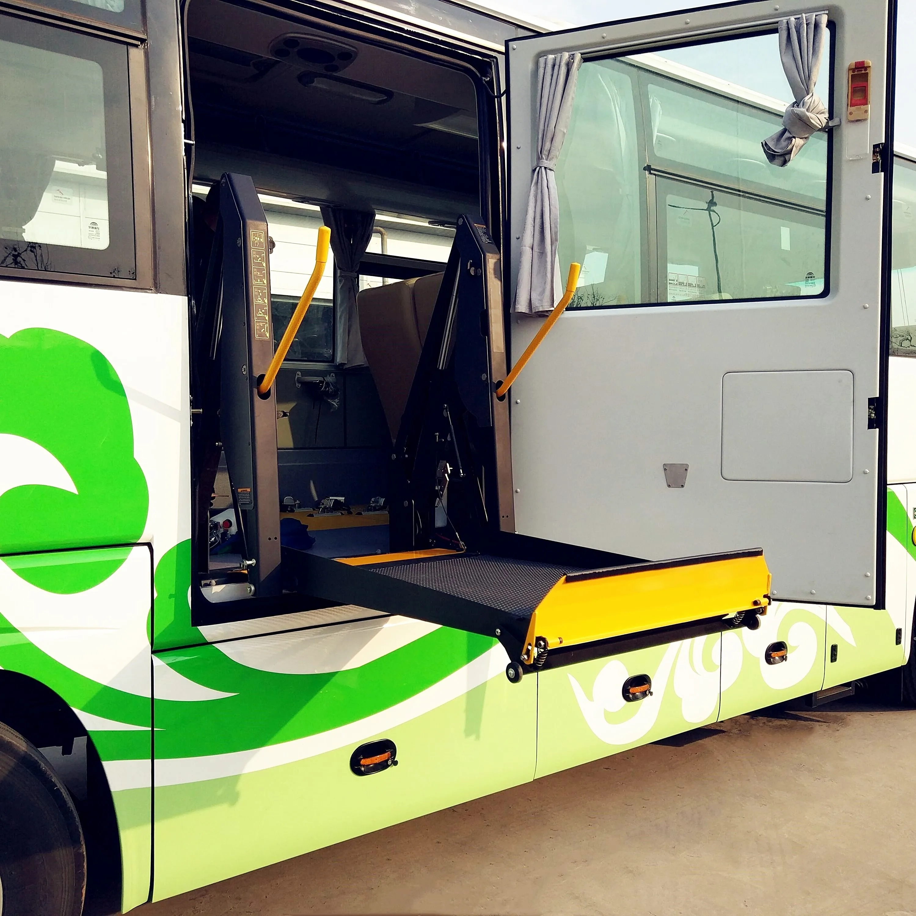 D-1300-720 Hydraulic lifts for wheelchair to get on bus with 300kg capacity max lifting height 1200mm