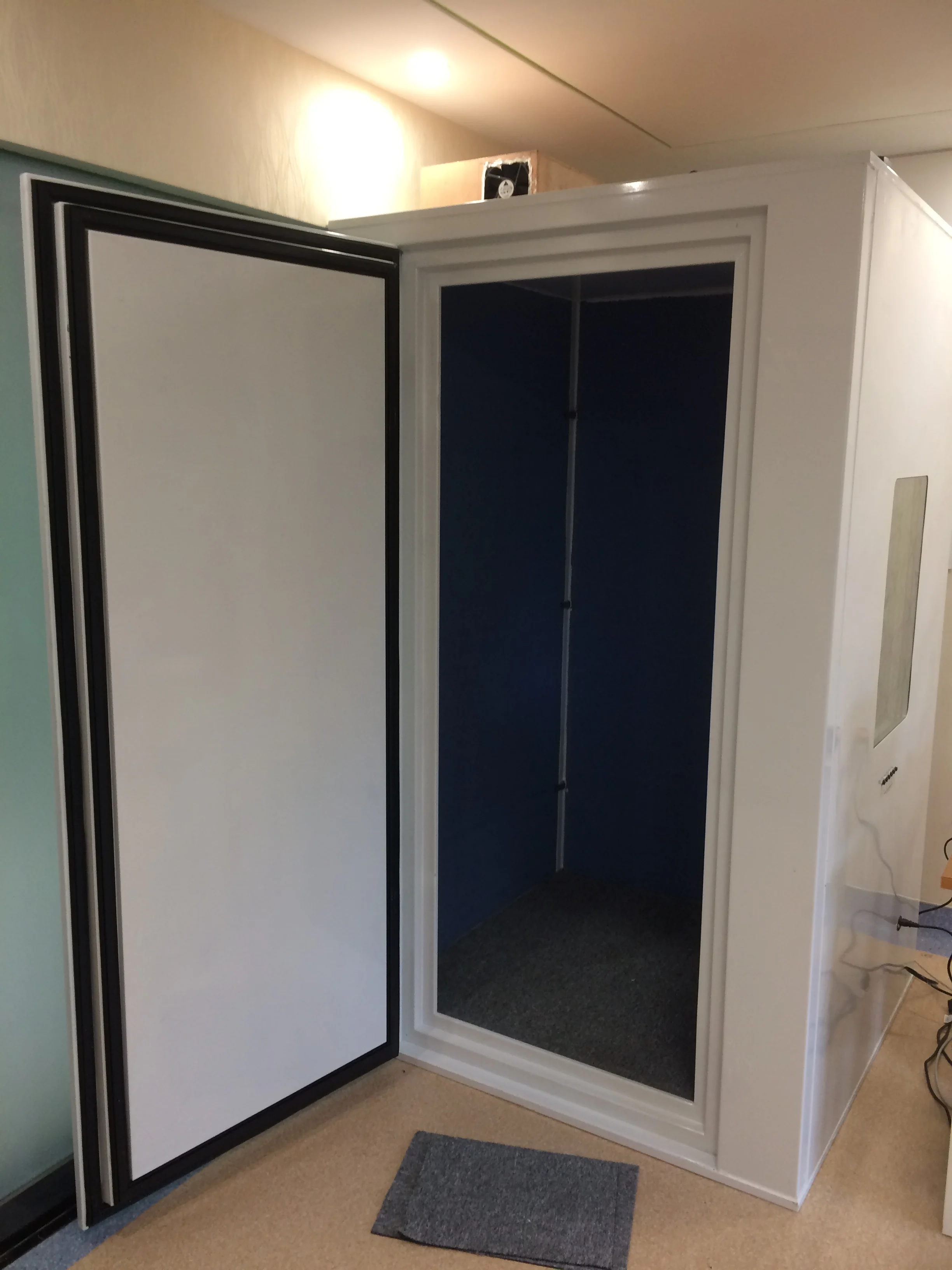 Audiometric booth for test hearing
