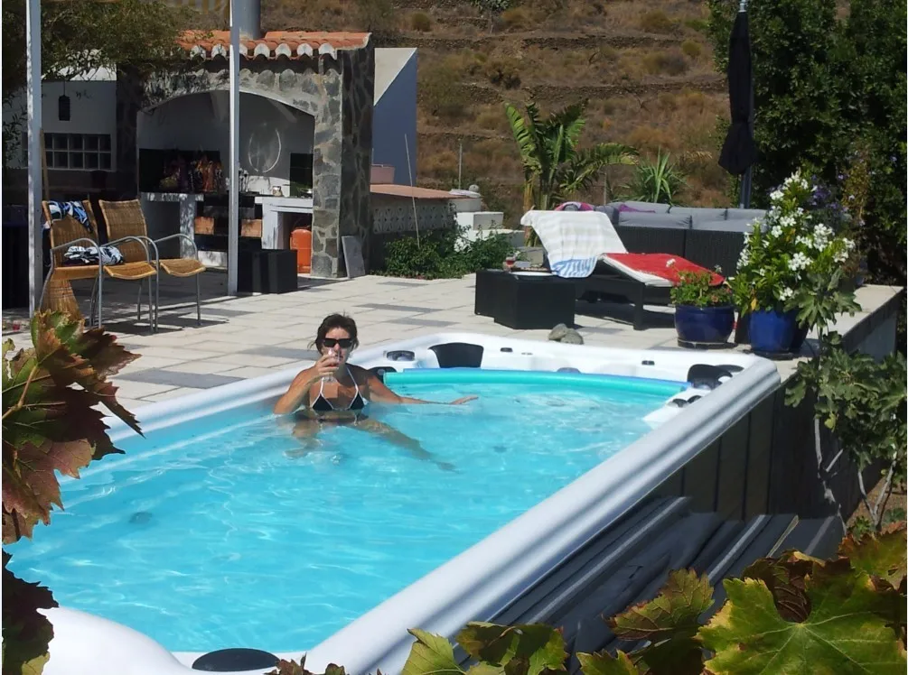 Sunrans Hot Sale 6 Meter Balboa Massage Whirlpool Outdoor Luxury Hot Tub Swimming Pool Electric Heater Large Swim Spa