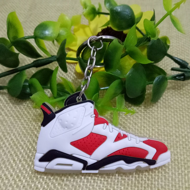 
2018 Customized cartoon sneaker key pendant 