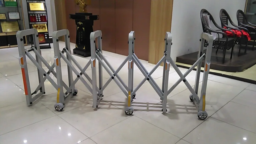 Aluminum road accordion barrier safety gate QG-Z1701