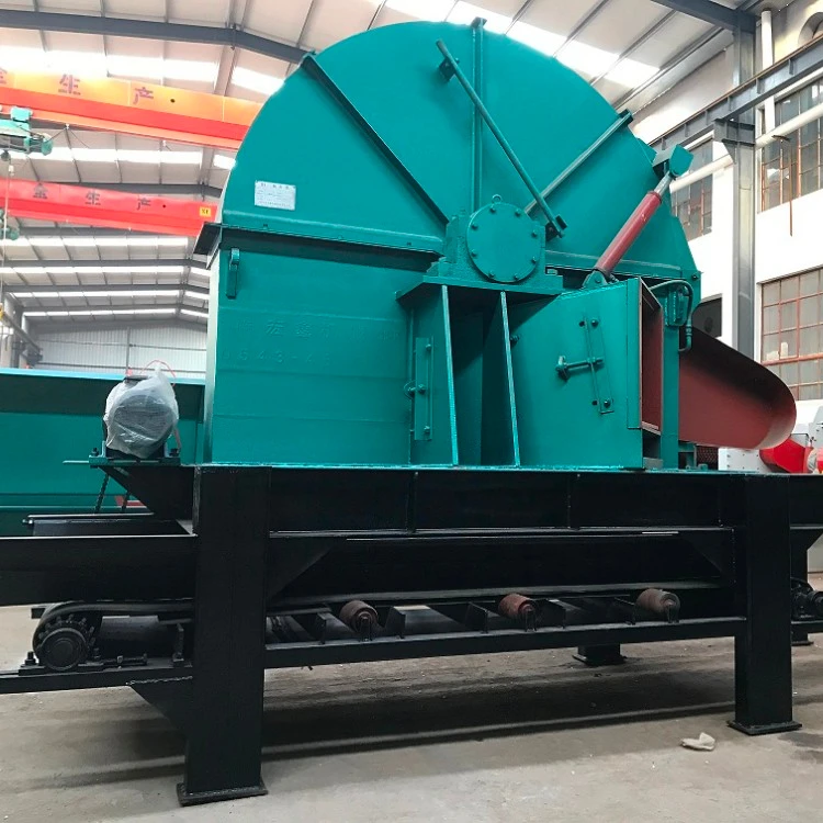 Disc wood chipper for paper pulp with high quality output