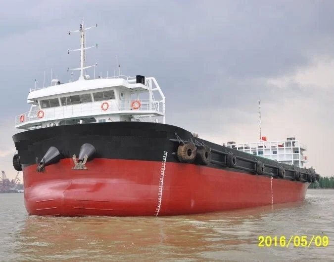 
200TEU container ship cargo ship 