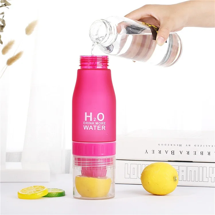 Colorful Plastic Lemon Cup Manual Portable Fruit Juice Bottle Fruit Infuser Water Bottle