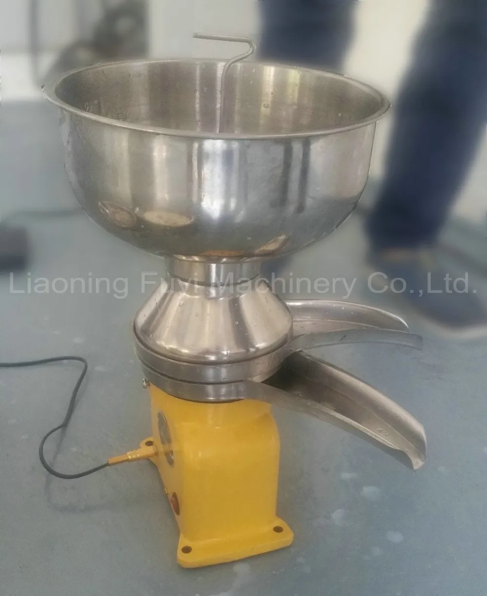 Электрический малый сепаратор молочного крема 50 л