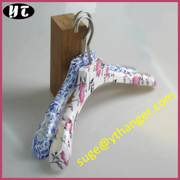 PL01 Plastic hangers