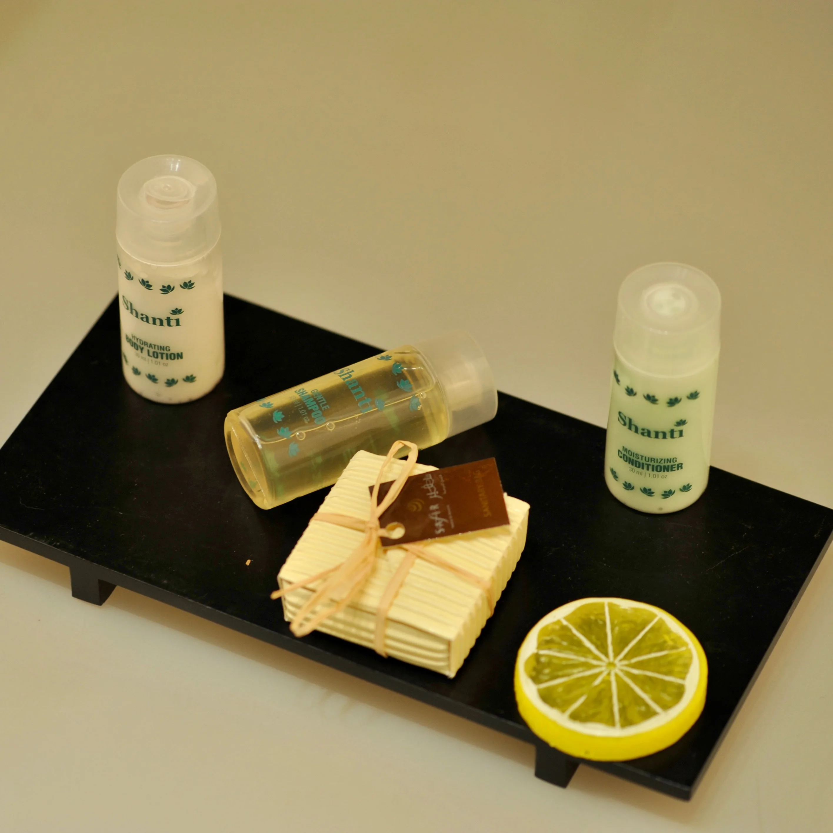 25ml disposable screw top transparent shampoo bottles for hotel and spas