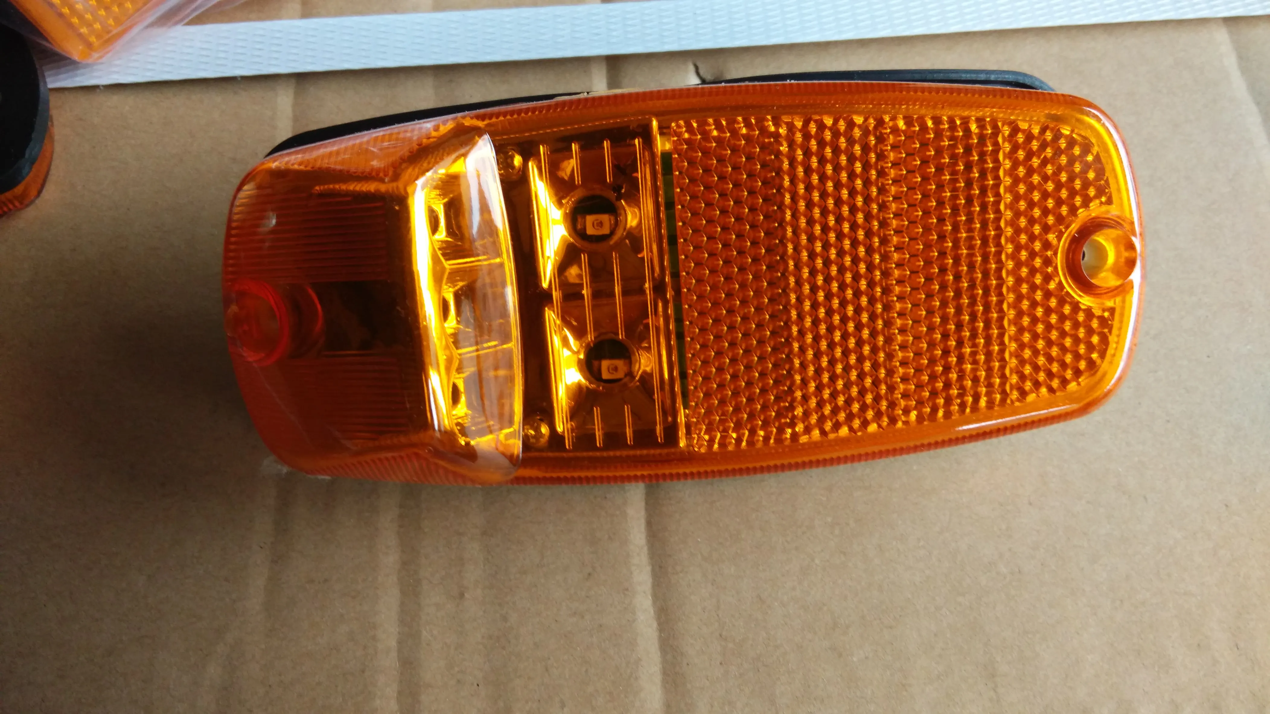 
2020 Hot Sell Auto Parts LED SIDE LAMP 148*68 Led side marker lamp 24V for bus/coach/truck 