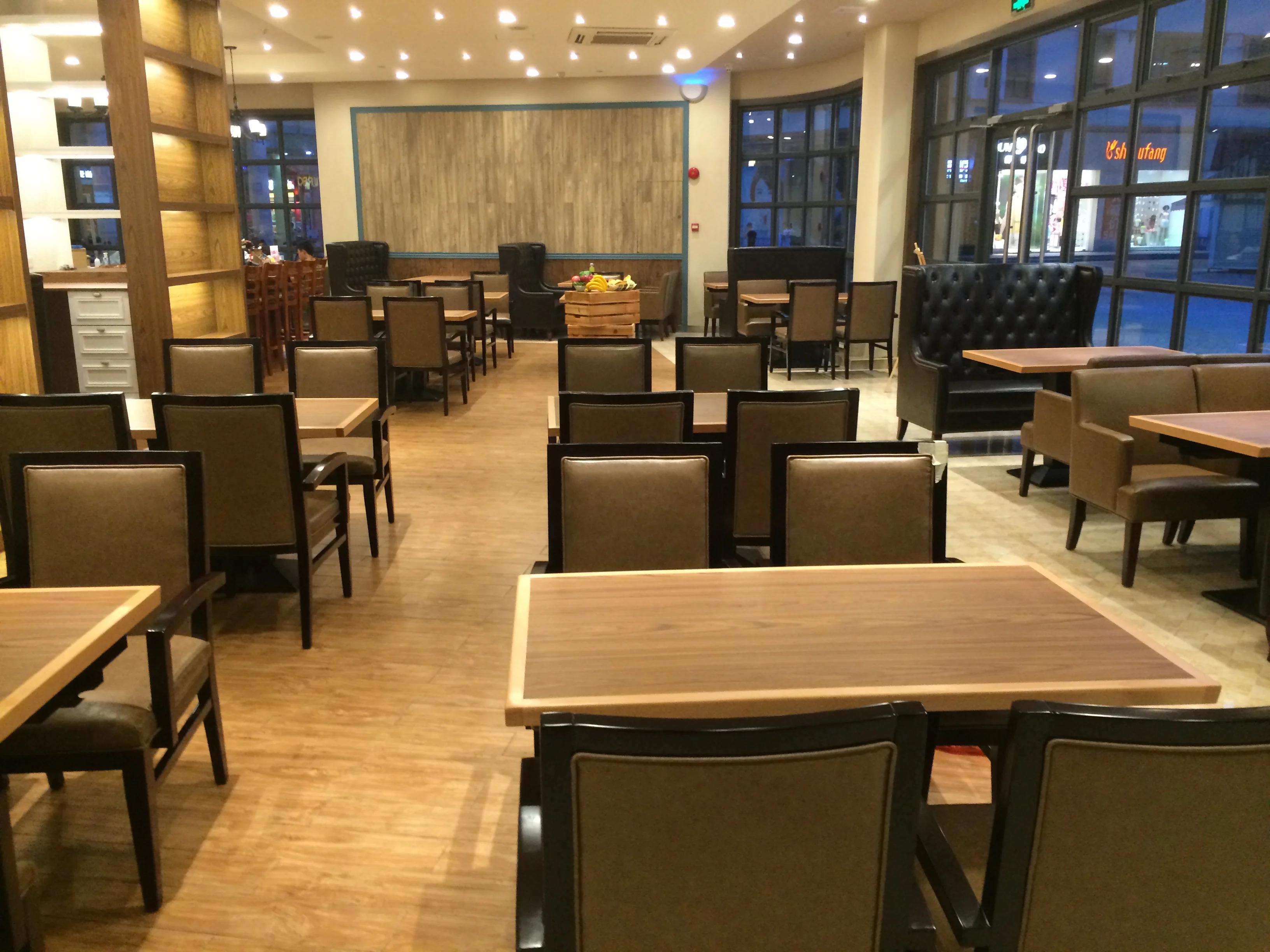 Foshan restaurnat furniture set modern restaurant tables and chairs