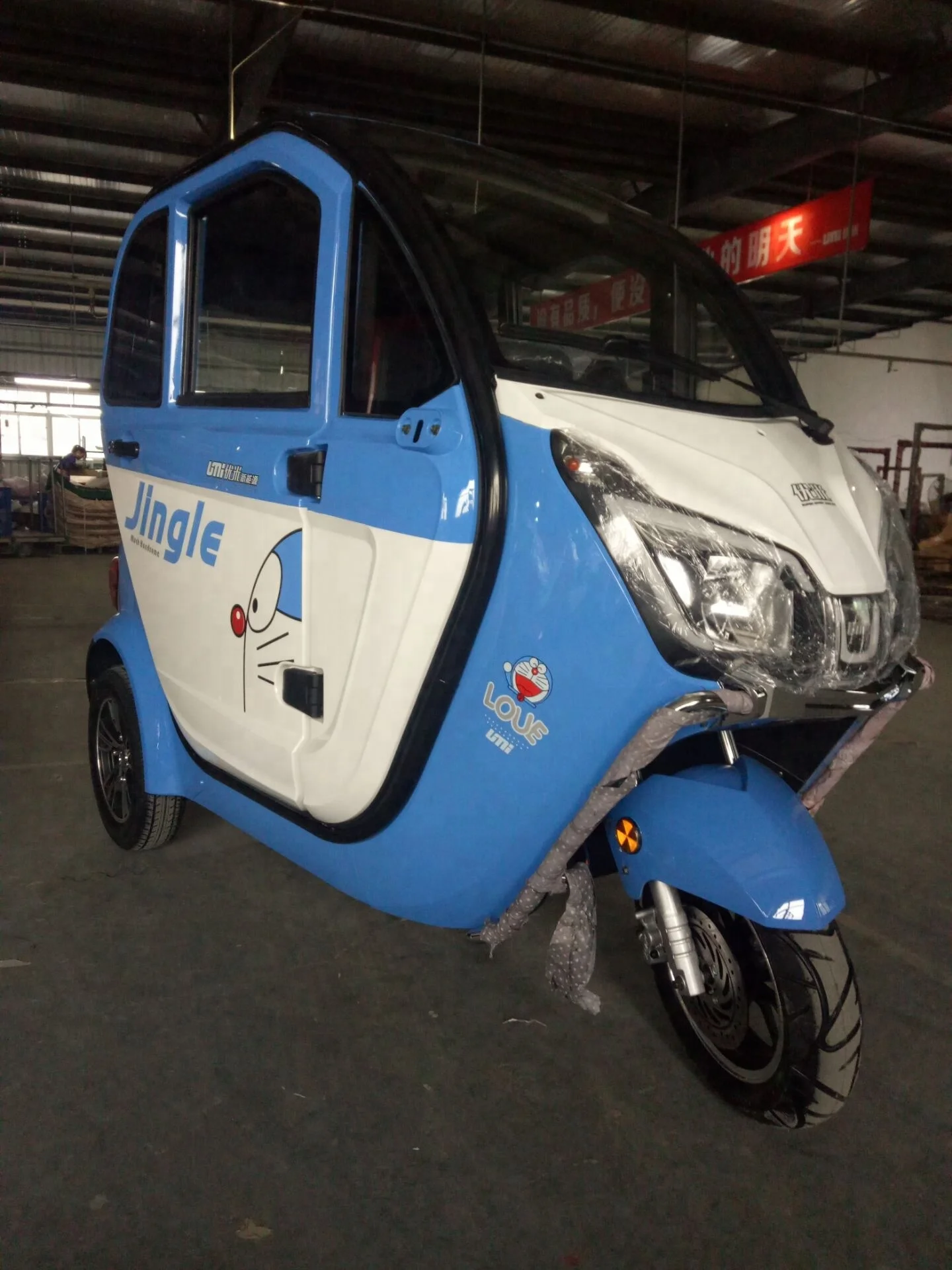EEC Certified Electric 3 Wheel Full Closed Mobility Scooter With Passenger Seats, Luxury Electric New Energy Automobile Vehicle