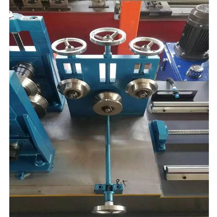 Ролико-гибочная машина для профилирования угловых шариков