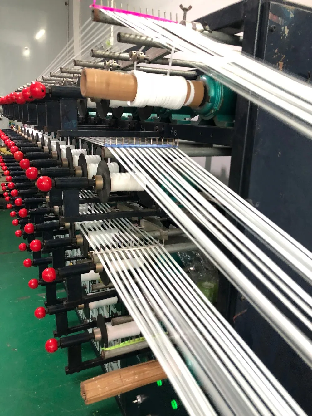 
High efficiency can simultaneously slitting 52 rolls of ribbon slitting machine 