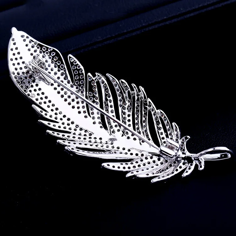 Luxury Fashion Women Clothing Accessories Brooch Micro Pave Crystal Diamond Rhinestone Leaf Feather Shape Bridal Brooch Pin