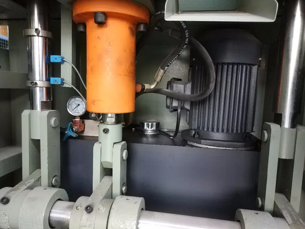 15 Years Factory Aluminium Window Corner Crimping Machine