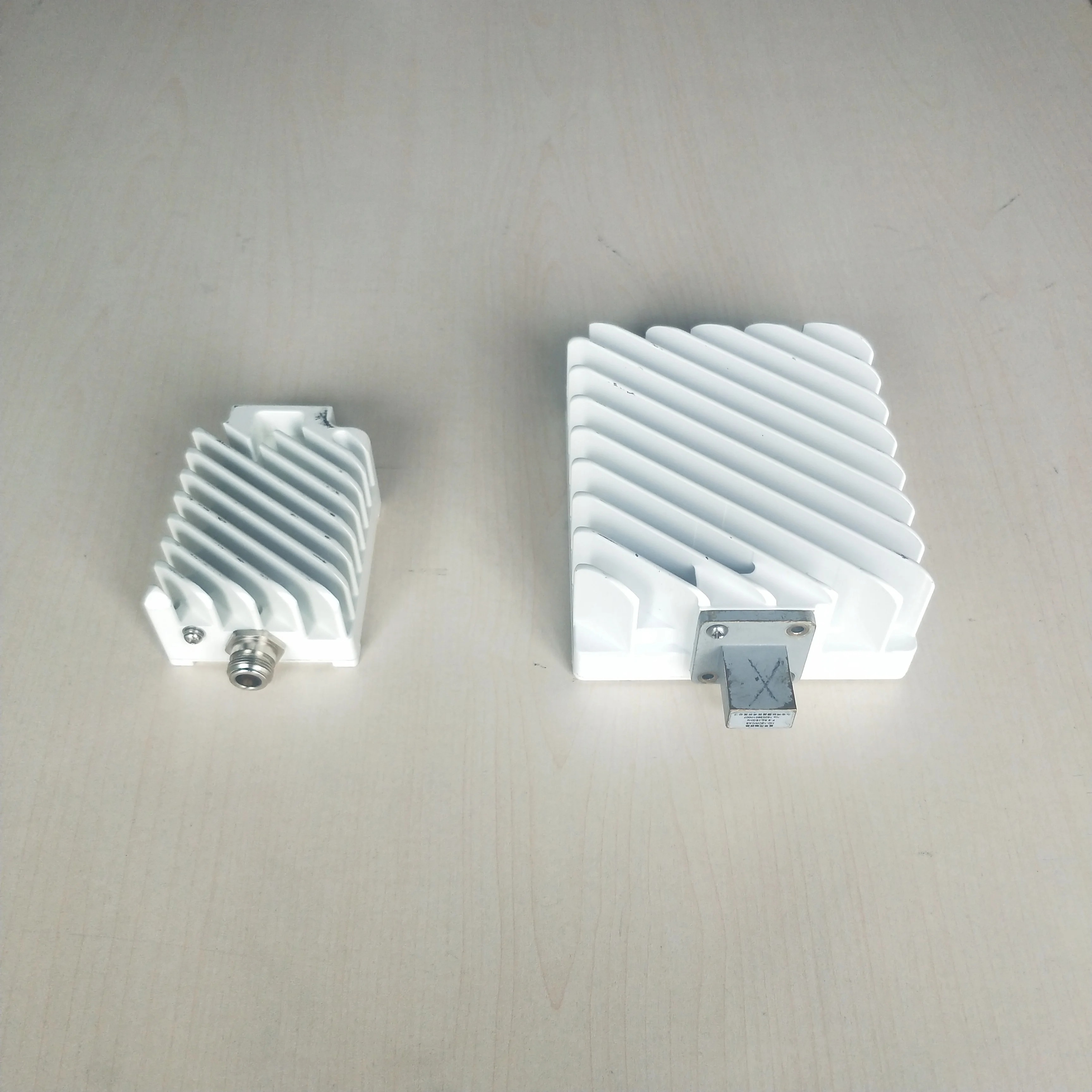 200mW/2W/4W/8W/10W/12W/15W стойка или наружная модель RF спутник ku