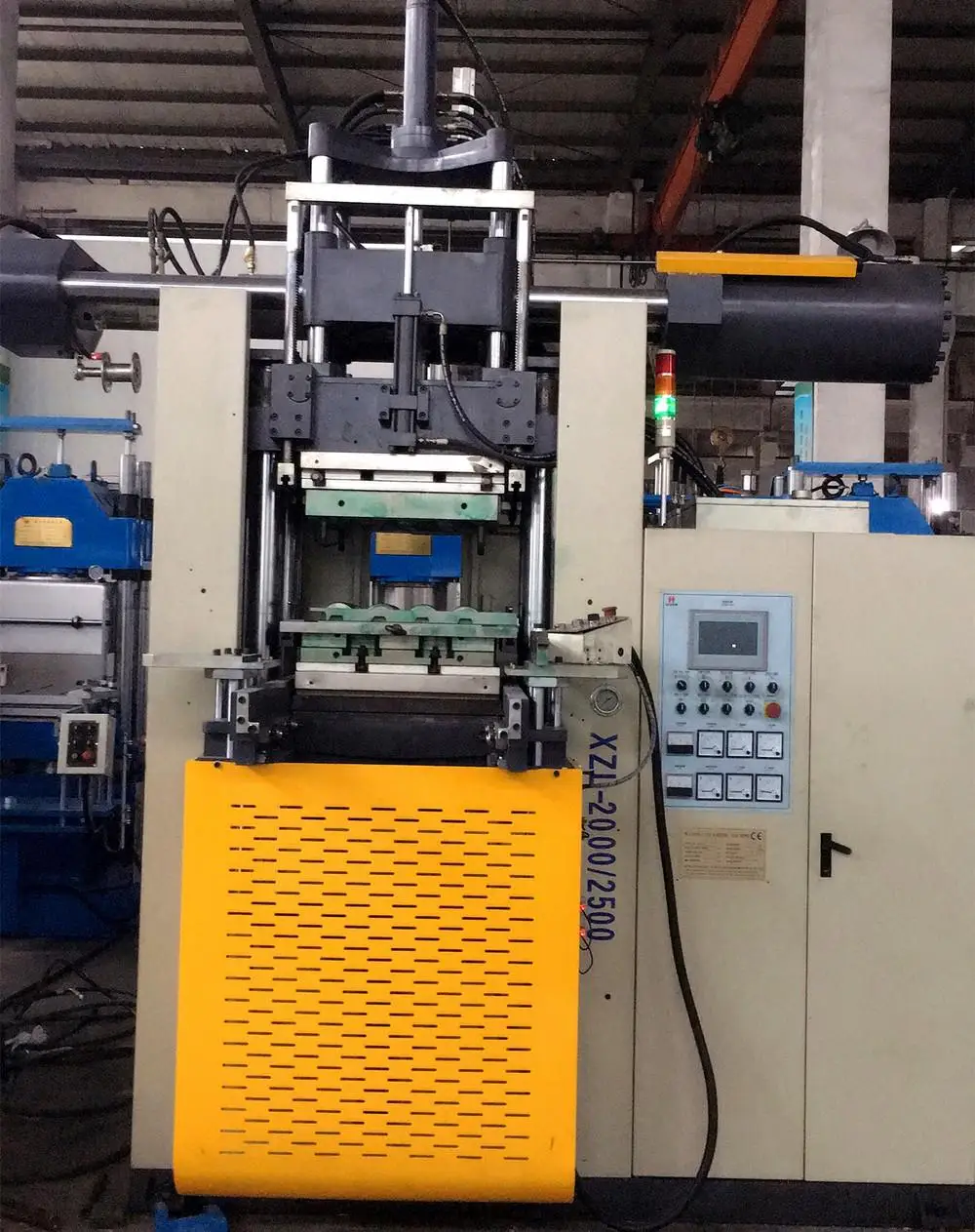 XZL-600T First in first out rubber injection molding machine