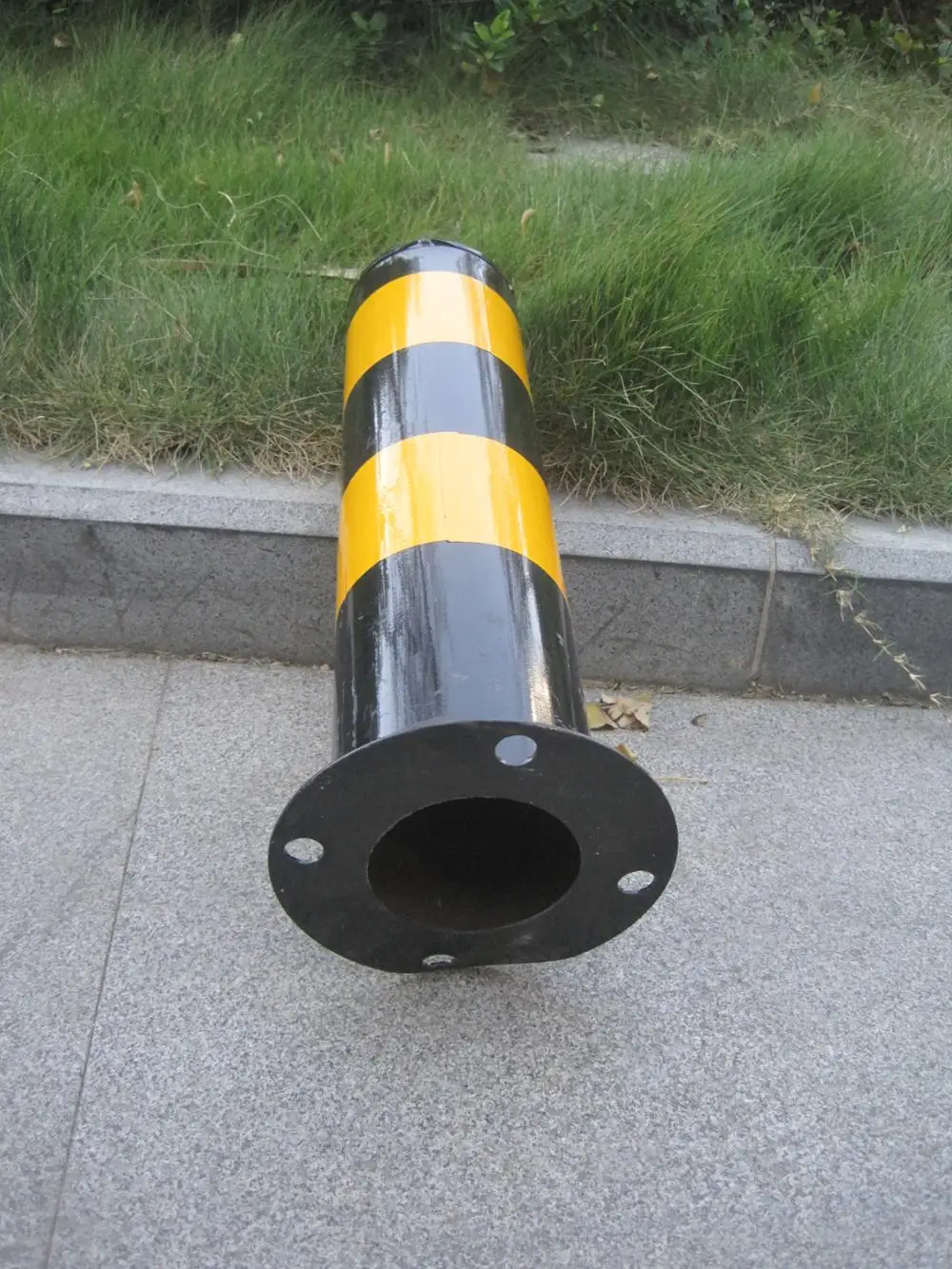 DINGTIAN Traffic Safety Iron Parking Road Bollard Barrier Fixed Road  Barrier