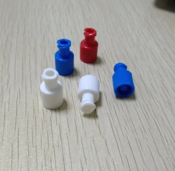 Медицинская защелкивающаяся крышка (стопорный соединитель) для шприца с
