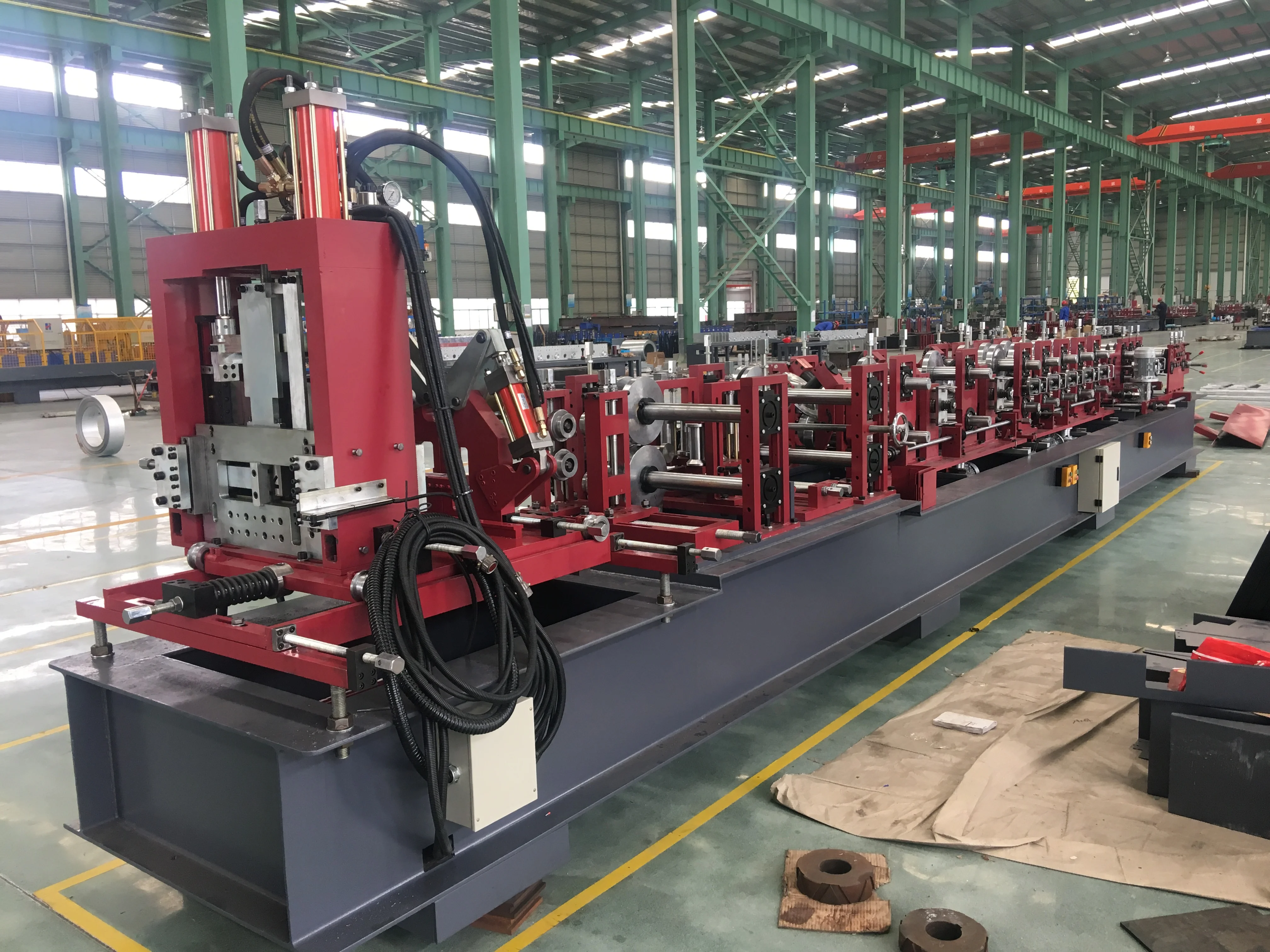 
Pre Cutting Metal Purlin Rollformer CZ Purlin Roll Forming Machine for Building Materials 